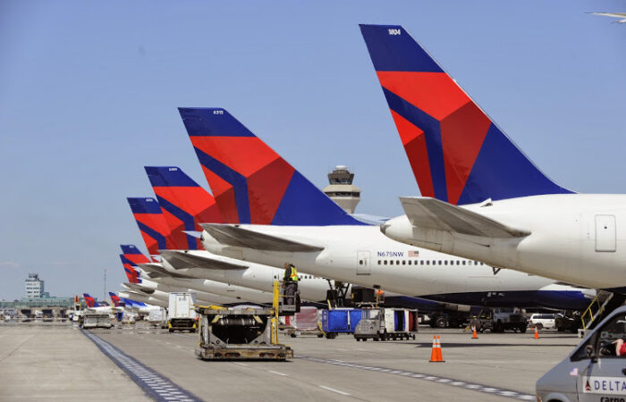 delta-planes-at-metro