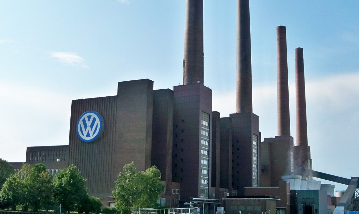 volkswagen-plant_100514454_h