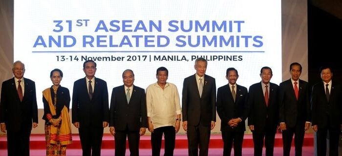 2017-11-13T042223Z_1_LYNXMPEDAC095_RTROPTP_3_ASEAN-SUMMIT