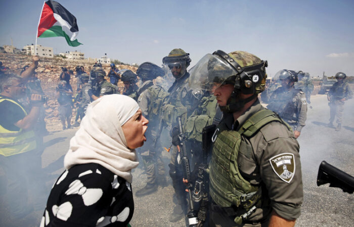 palestinian-woman-argues-with-israeli-border-policeman-west-bank