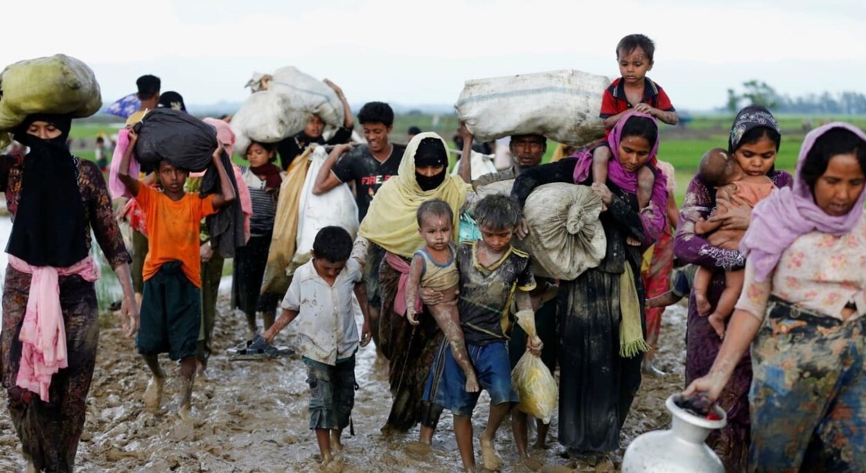 170902-myanmar-rohingya-refugees-fleeing-cheat_jqcnpk