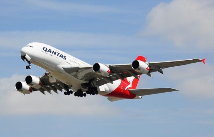 Airbus_A380-842_-_Qantas_(VH-OQG)