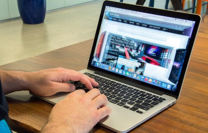 apple-macbook-pro-13-ret-2015-inuse-1500x1000