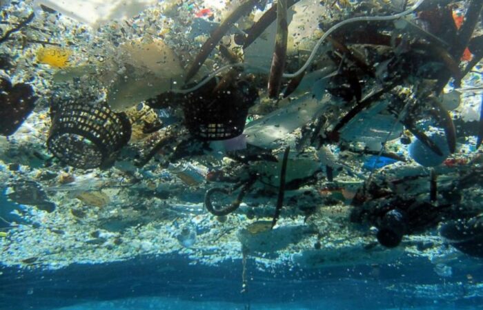 ap_garbage_oceans_2_hb_180323_hpMain_4x3_992