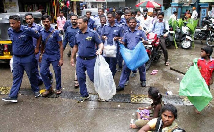 Civic-workers-inspect-the-shops-following-a-plastic-ban-in-Thane-770x433
