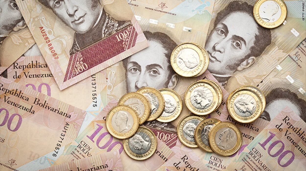 161128112257-venezuela-currency-780x439