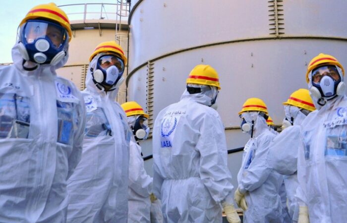 pic_giant_112114_SM_IAEA-Inspectors-2