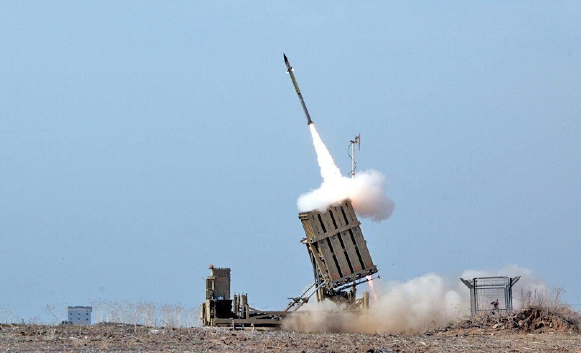 Flickr_-_Israel_Defense_Forces_-_Iron_Dome_Intercepts_Rockets_from_the_Gaza_Strip