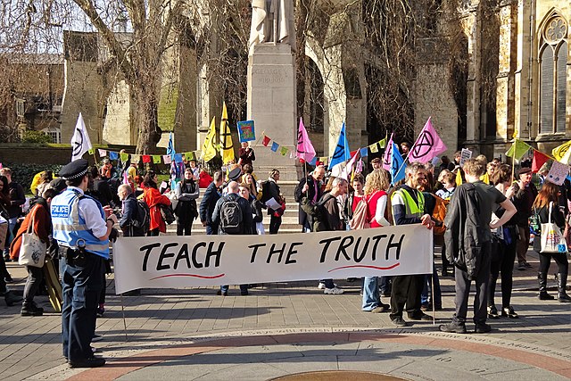 640px-London_February_22_2019_(30)_Extinction_Rebellion_Tell_the_Truth_Protest_(46455131464)