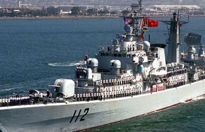 Chinese_destroyer_HARIBING_(DDG_112)