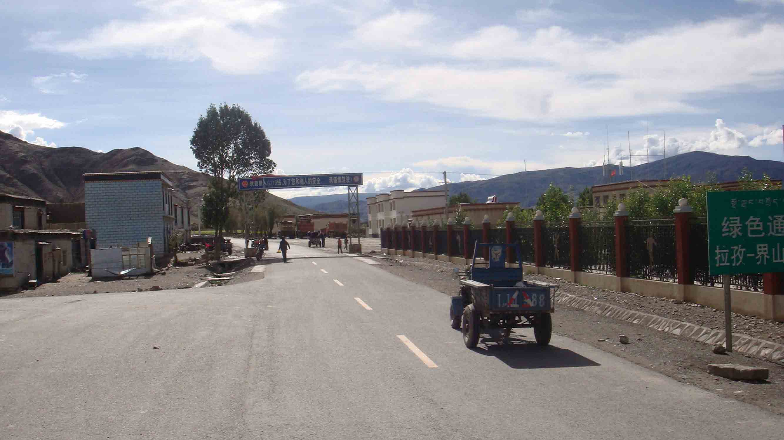 国道219_State_Road_219_China_Xinjiang_Urumqi_Welcome_you_to_tour_the_-_panoramio