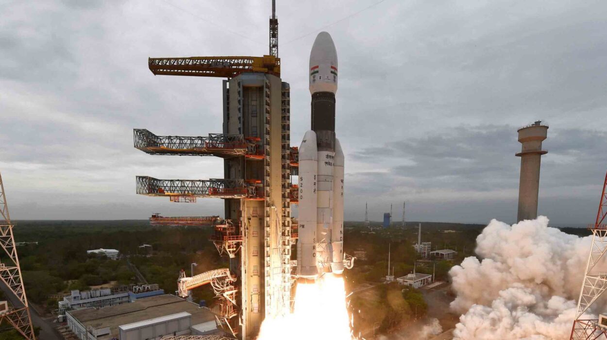 Chandrayaan_2_Module_on_GSLV_MK_III_-_Lift_off_-_2