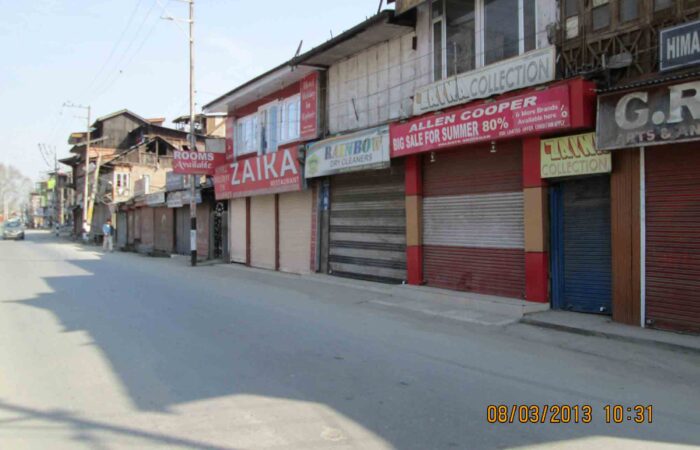 Entire_shops_closed_due_to'Kashmir_Bandh'_in_srinagar