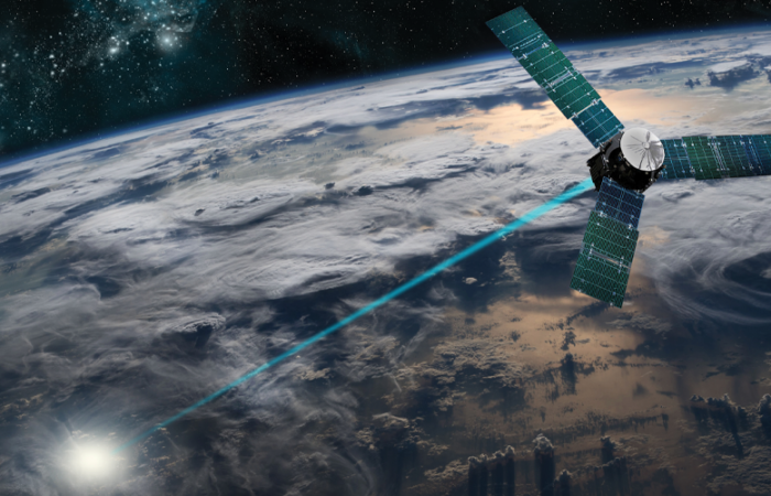 INTERNET RIVALRY IN SPACE